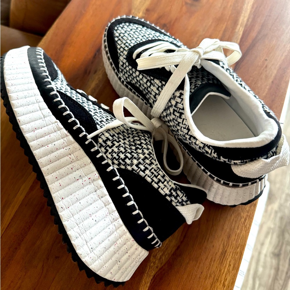 Target - Universal Threads - Casual Women’s Shoes